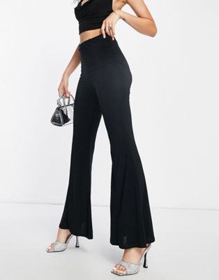 Черные расклешенные брюки со складками и завышенной талией Femme Luxe — часть комплекта Femme Luxe