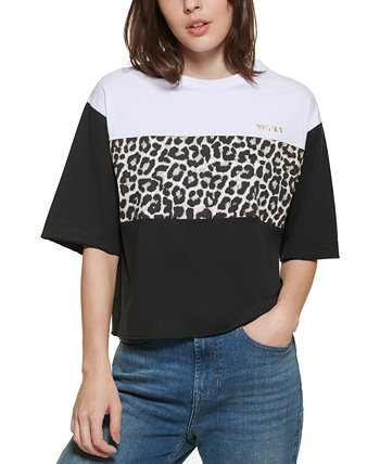 Укороченная футболка с леопардовым логотипом DKNY Jeans