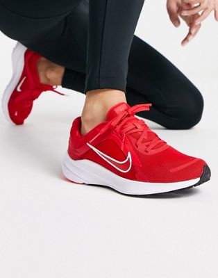 Красные и белые кроссовки Nike Running Quest 5 Nike Running