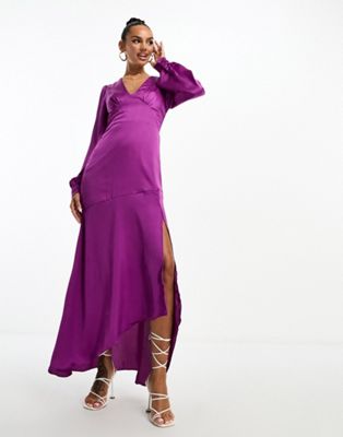 Ликерное атласное платье макси с разрезом цвета глубокой фуксии Liquorish