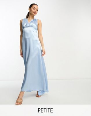 Атласное платье макси с v-образным вырезом и шлейфом Vila Petite Bridesmaid пастельно-синего цвета Vila Petite