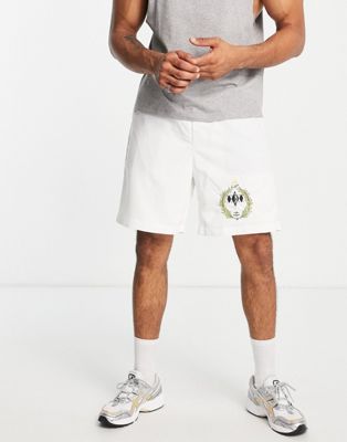 Белые шорты Liquor N Poker с вышивкой в виде клюшки для гольфа — часть комплекта Liquor N Poker