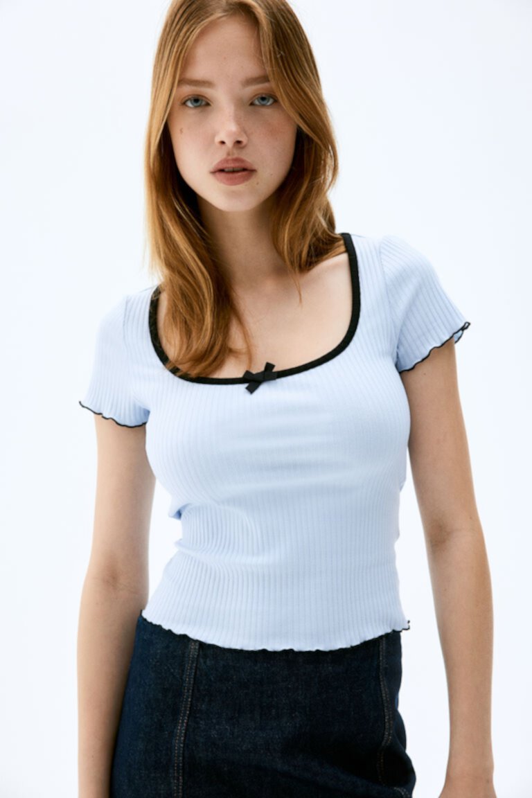 Ribbed Top with Overlocked Trim H&M