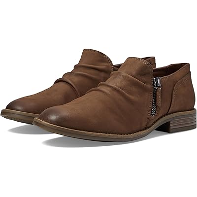 Camzin Pace Clarks