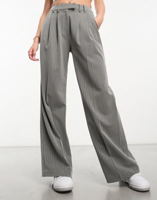 Светло-серые широкие брюки в тонкую полоску с напуском и удлиненной хлястикой Miss Selfridge Miss Selfridge