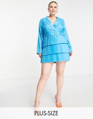 Эксклюзивное синее платье-блейзер с глубоким вырезом спереди и плиссированной юбкой от The Style Plus x Dani Dyer In The Style Plus