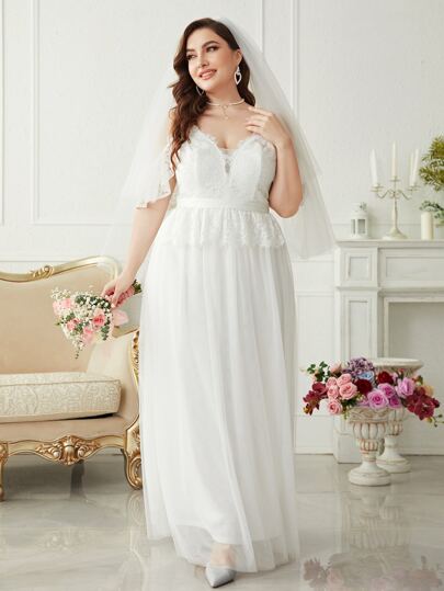 размера плюс Свадебное платье с кружевной отделкой с открытыми плечами сетчатый макси без фаты SHEIN