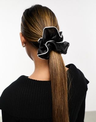 Черная объемная резинка для волос из органзы с декоративной строчкой DesignB London DesignB London