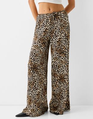 Широкие брюки с завязками на талии Bershka с леопардовым принтом Bershka