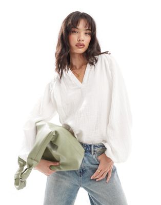 ONLY v neck cheesecloth blouse in white  ONLY