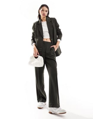 Сшитые на заказ широкие брюки цвета хаки от Vero Moda — часть комплекта. VERO MODA