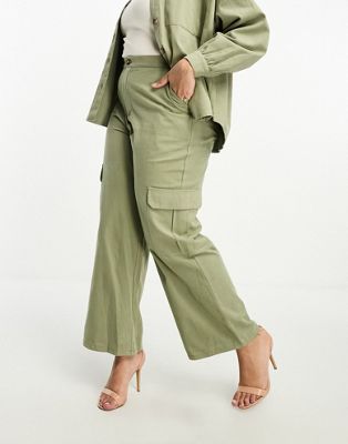 Универсальные брюки-карго цвета хаки In The Style Plus x Gemma Atkinson — часть комплекта In The Style