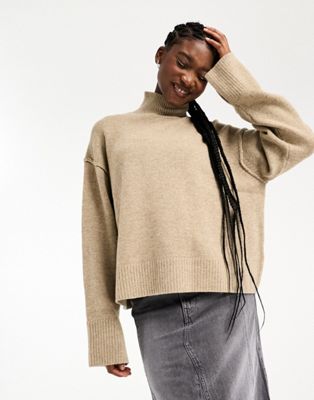 Шерстяной свитер с высоким воротником Weekday Maggie, открытыми швами и широкими рукавами бежевого меланжевого цвета Weekday