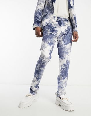 Белые костюмные брюки с синим цветочным принтом Twisted Tailor Judd Twisted Tailor