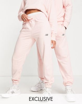 Розовые спортивные штаны унисекс с логотипом New Balance - часть комплекта New Balance