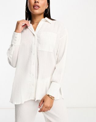 Пляжная рубашка белого цвета со складками и длинными рукавами с турмалиновыми сборками Frolic — часть комплекта The Frolic