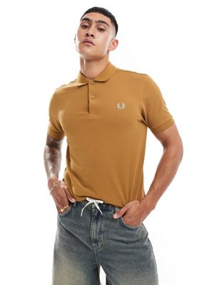 Fred Perry polo shirt in caramel brown Fred Perry
