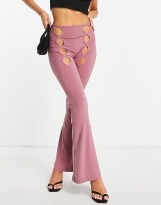 Пыльно-розовые расклешенные брюки с вырезами Rebellious Fashion - часть комплекта Rebellious Fashion
