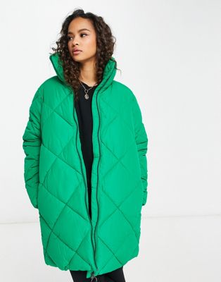 Зеленая стеганая куртка Monki Monki