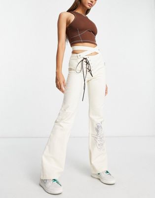 Светло-бежевые брюки Zemeta с заниженной талией и корсетом, перекрещенным на талии. Zemeta