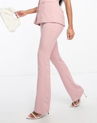 Розовые расклешенные брюки In The Style — часть комплекта. In The Style