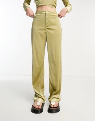 Широкие бархатные брюки Urban Threads цвета зеленовато-желтого цвета — часть комплекта. Urban Threads