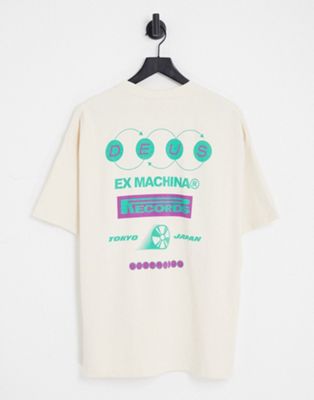 Бежевая футболка с фоном Deus Ex Machina эксклюзивно для ASOS Deus Ex Machina