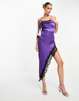 Пурпурное атласное платье миди с воротником-хомутом и асимметричным кружевным краем NaaNaa NaaNaa