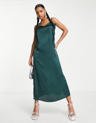Изумрудно-зеленое атласное платье-комбинация макси JDY JDY