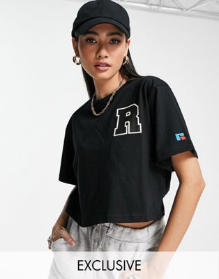 Черная укороченная футболка с короткими рукавами Russell Athletic в винтажном стиле RUSSELL ATHLETIC