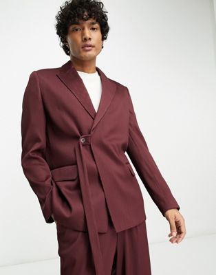 Узкий бордовый плиссированный пиджак с поясом ASOS DESIGN ASOS DESIGN