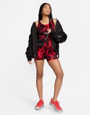 Черно-красный комбинезон 5 дюймов Nike Megan Thee Stallion с пламенным принтом Nike