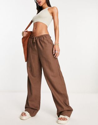  Брюки из смесовой льняной ткани Mia в коричневом цвете от бренда Weekday для женщин, категория повседневные брюки. Weekday