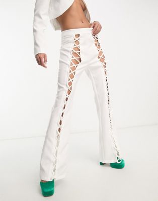Белые кружевные расклешенные брюки Extro & Vert — часть комплекта Extro & Vert