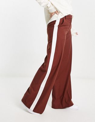  Широкие брюки Weekday Callie в цвете ржавый Weekday