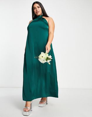 Темно-зеленое атласное платье макси с вырезом халтер Vila Curve Bridesmaid Vila Curve