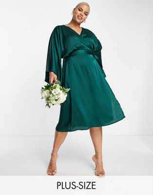 Изумрудно-зеленое атласное платье миди с запахом и рукавами-кимоно TFNC Plus Bridesmaid TFNC Plus