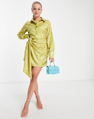 Платье-рубашка мини In The Style x Perrie Sian с запахом и желтым животным принтом In The Style