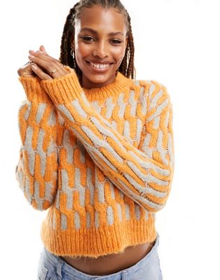 Только волнистый свитер с круглым вырезом оранжево-бежевого цвета ONLY