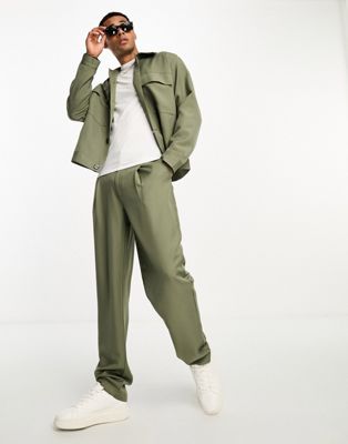 Костюмные брюки свободного кроя с завышенной талией ADPT цвета хаки — часть комплекта ADPT