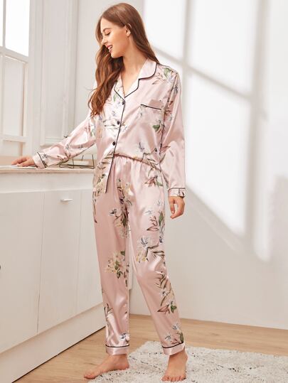 Атласная пижама на пуговицах с цветочным принтом SHEIN