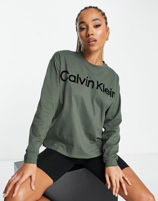 Зеленый свитер с круглым вырезом с длинными рукавами и логотипом Calvin Klein Performance - часть комплекта Calvin Klein Performance