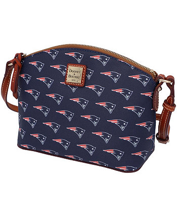 Женская сумка через плечо New England Patriots Signature Suki со средним ремешком Dooney & Bourke