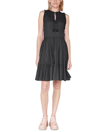 Женское платье прямого кроя без рукавов с разрезом на шее и принтом Black Tape