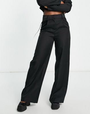 Черные брюки свободного кроя In The Style x Yasmin Devonport Exclusive — часть комплекта In The Style
