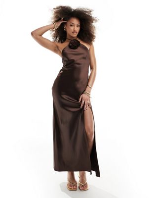 Атласное платье макси шоколадно-коричневого цвета с вырезом халтер и корсажем 4th & Reckless 4TH & RECKLESS