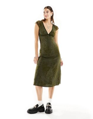 Оливково-зеленое платье миди с v-образным вырезом Motel Motel