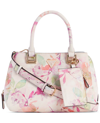 Маленькая сумка-портфель для подружки Clai, созданная для Macy's GUESS