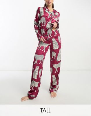 Рождественский атласный пижамный комплект премиум-класса Chelsea Peers Tall с воротником-стойкой и брюками с винным леопардовым принтом Chelsea Peers