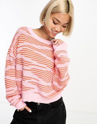 Только фактурный свитер с розово-оранжевым принтом ONLY